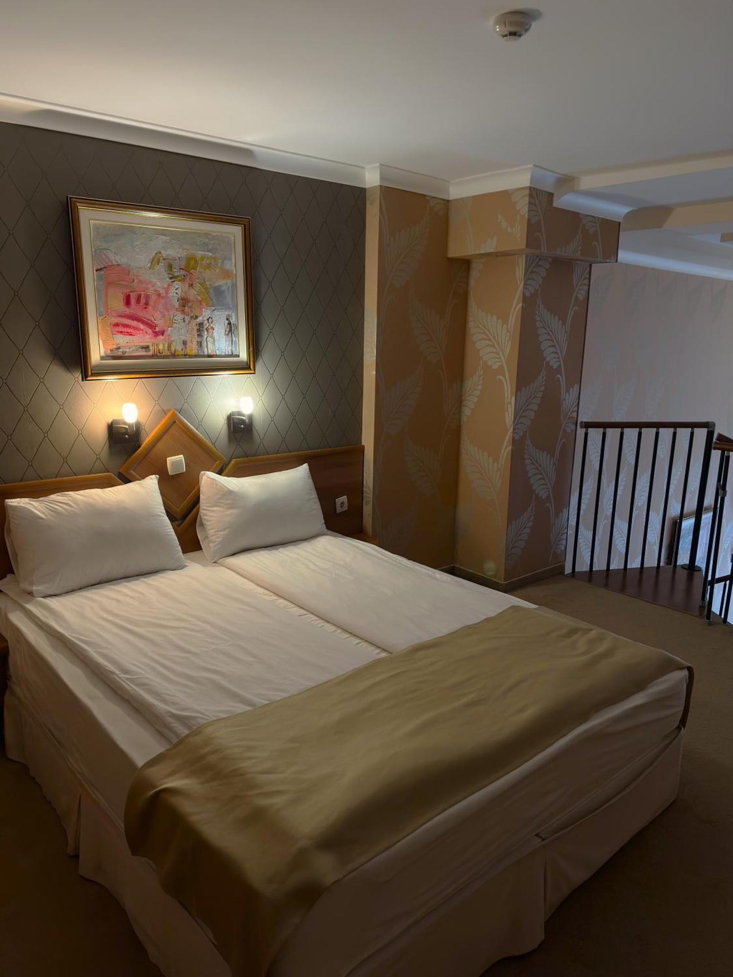 Hotel Elit Pernik エクステリア 写真
