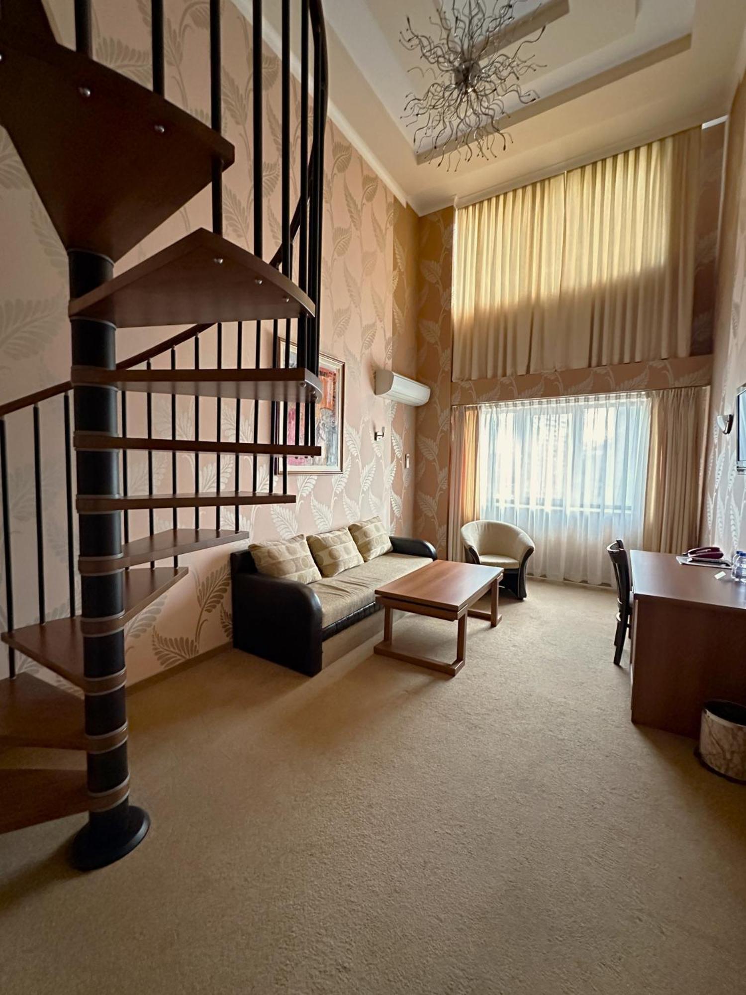 Hotel Elit Pernik エクステリア 写真