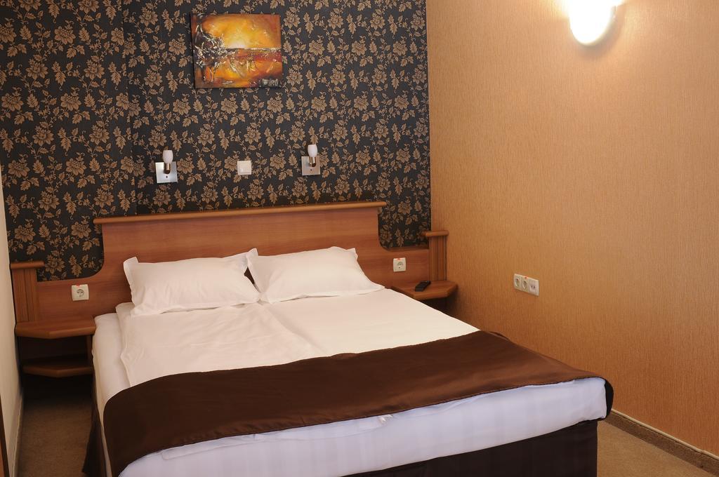 Hotel Elit Pernik エクステリア 写真