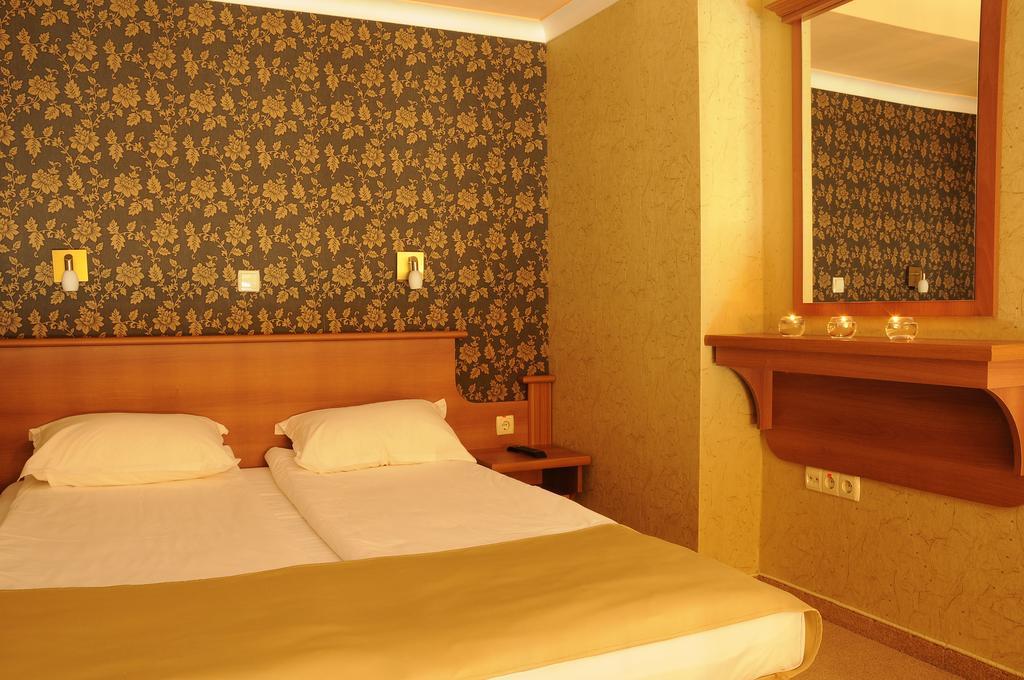 Hotel Elit Pernik エクステリア 写真